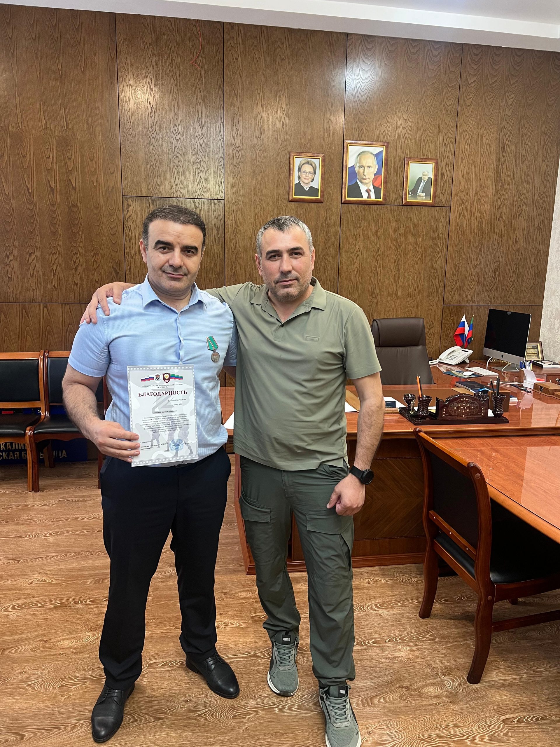  Ахмед Курбанович Алиев удостоен высокой награды от Республиканского добровольческого батальона «Каспий».